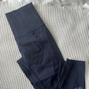 Lululemon size 4 align 3/4 pant in blue